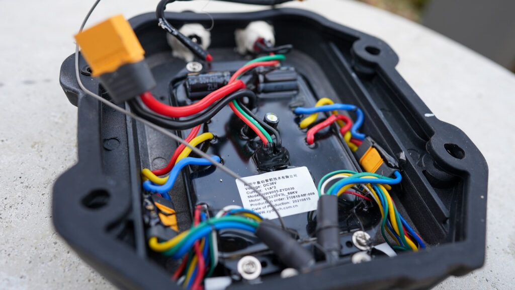 Lycaon GR 2021 Review: Value Powerhouse With Room For Improvement 33 ESC housing of Lycaon GR 2021