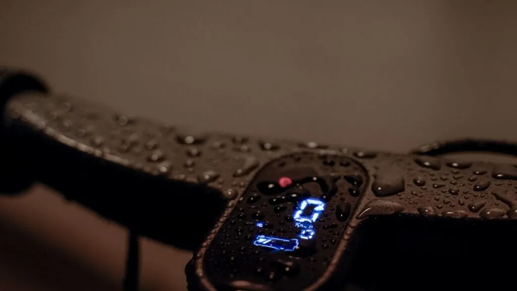 Apollo City Pro Review: My Favorite Dual-Motor Commuter 43 Apollo City Pro display in the rain