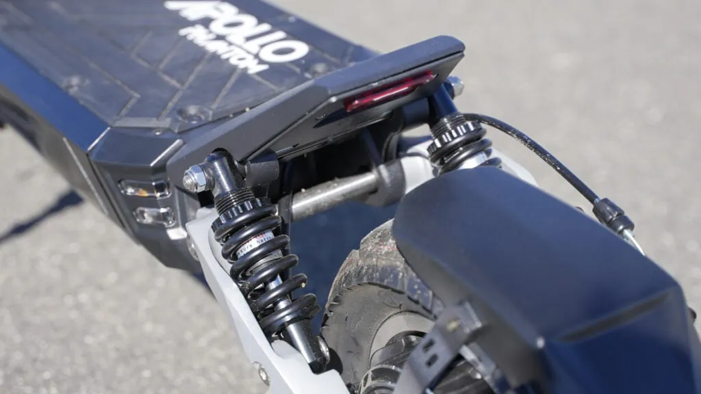 Apollo Phantom V3 Review: Premium Feel & Power 44 Apollo Phantom 2023 dual spring suspension at the rear