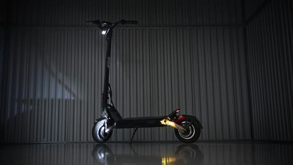 Apollo Phantom V3 Review: Premium Feel & Power 64 Apollo Phantom V3 light setup in the dark