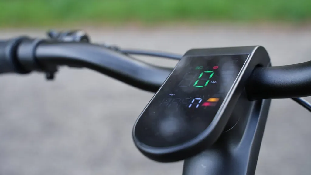 Atomi E20ย Review: A Hidden-Gem Entry-level Scooter 42 Atomi E20 display
