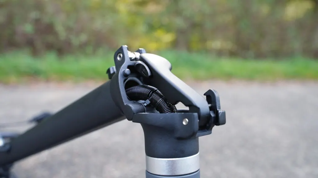 Atomi E20ย Review: A Hidden-Gem Entry-level Scooter 50 Atomi E20 folding mechanism