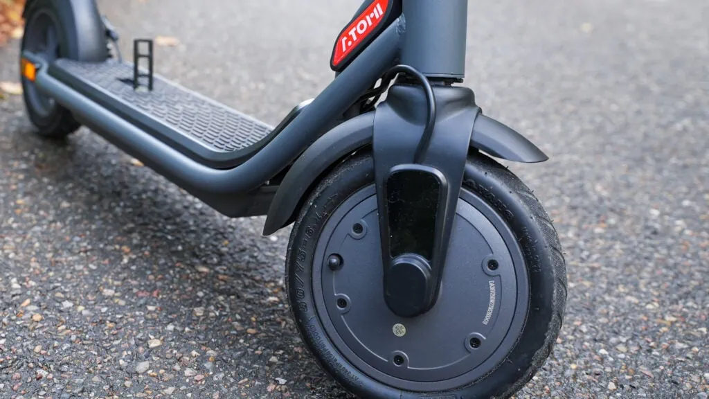 Atomi E20ย Review: A Hidden-Gem Entry-level Scooter 29 Atomi E20 front hub motor