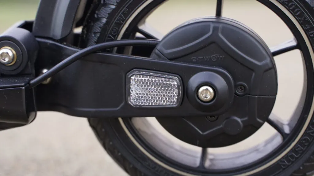 Fluid Mosquito Review: Smaller, Faster, Better? 61 Close-up of a reflector on the Fluid Mosquito