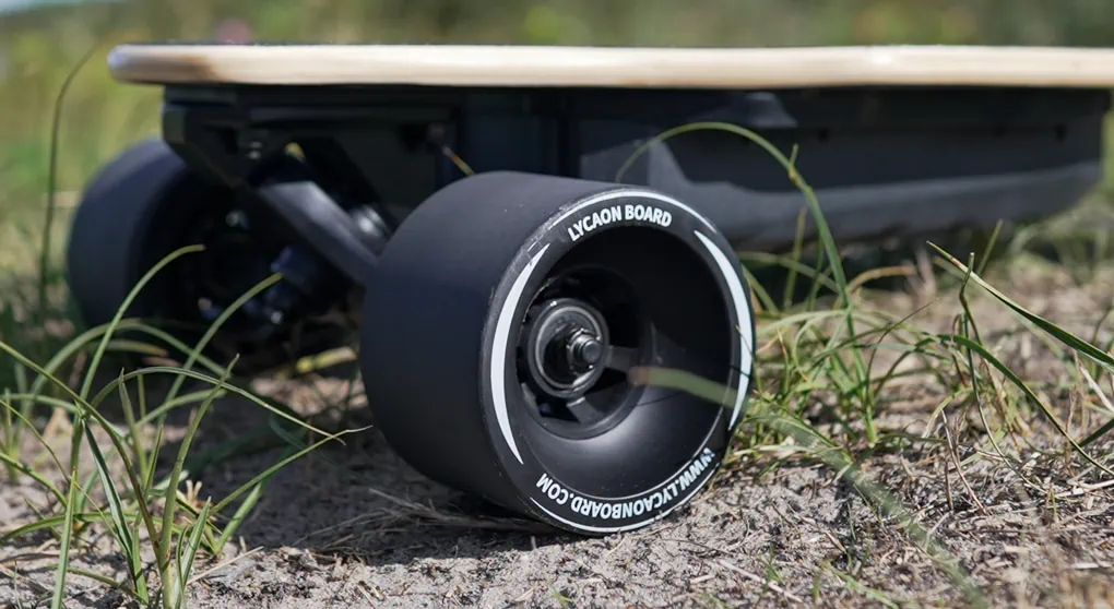 Lycaon GR 2021 Review: Value Powerhouse With Room For Improvement 29 Close-up of PU wheels on the lycaon gr 2021