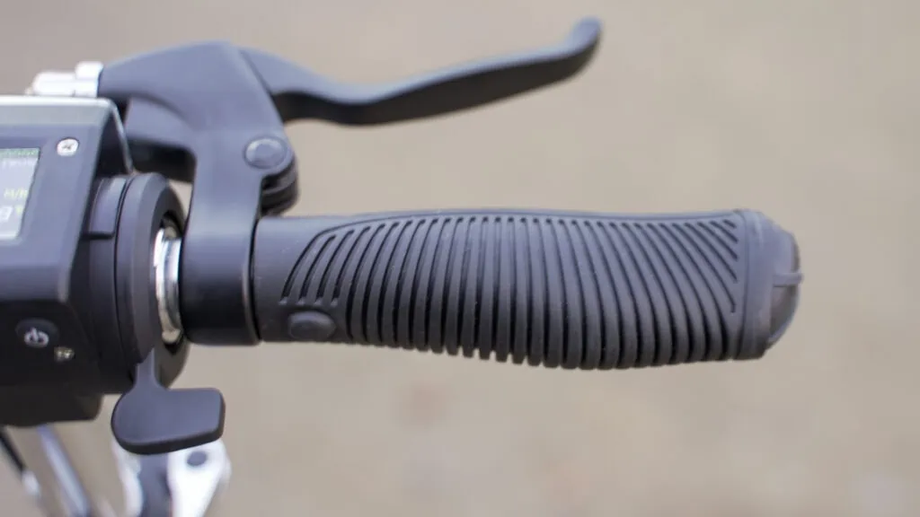 Fluid Mosquito Review: Smaller, Faster, Better? 50 Close-up of the right handlebar grip and throttle on the FluidFreeRide Mosquito with a blurred background