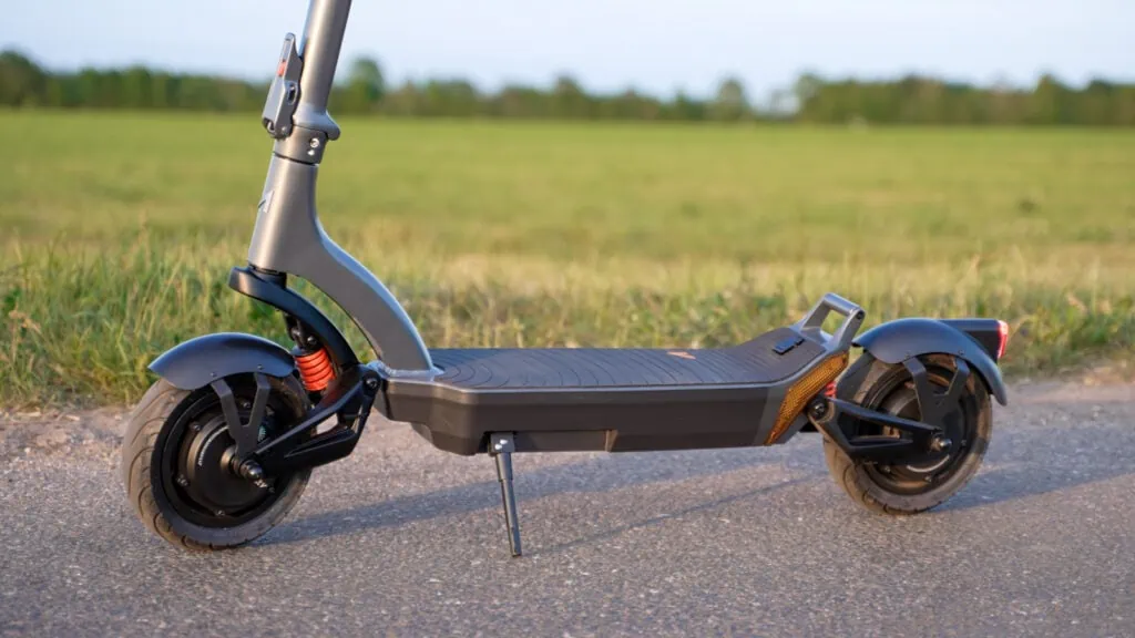 Apollo City Pro Review: My Favorite Dual-Motor Commuter 40 Closeup of apollo city pro 2022