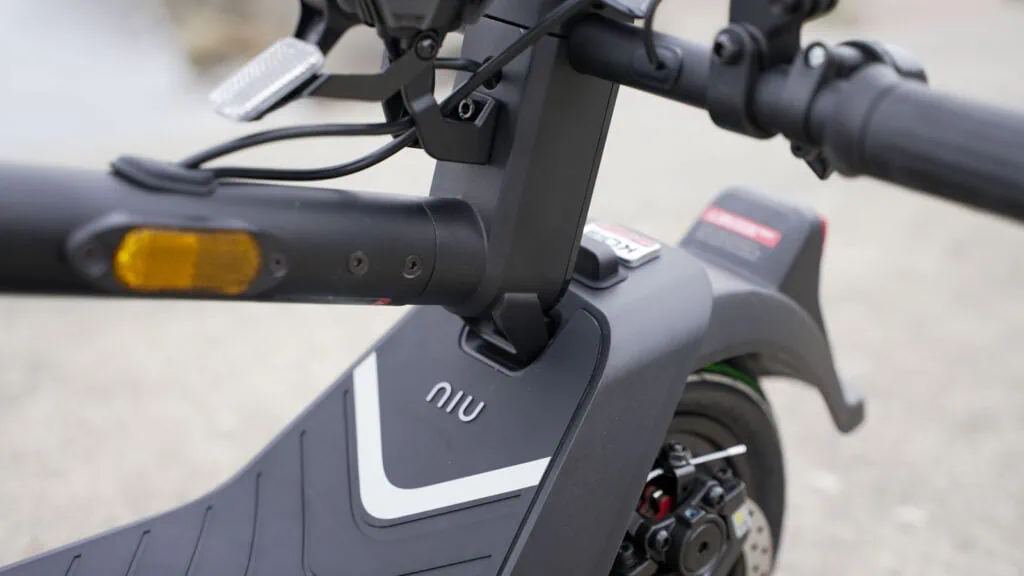 NIU KQi3 Pro Review: A Level-Up For Commuter Scooters 68 Closeup of folding hook on the NIU KQi3 Pro