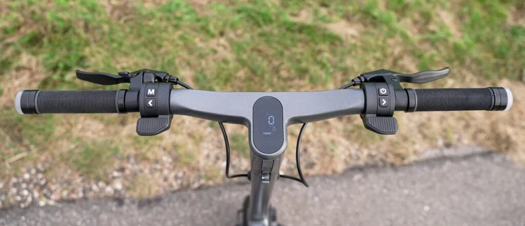 Apollo City Pro Review: My Favorite Dual-Motor Commuter 39 Closeup of the cockpit on the Apollo City Pro