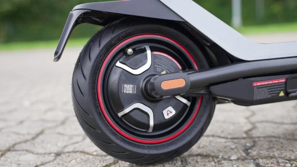 NIU KQi3 Max Review: Gold Standard of Commuter Scooters 44 Closeup of the motor on the NIU KQi3 Max