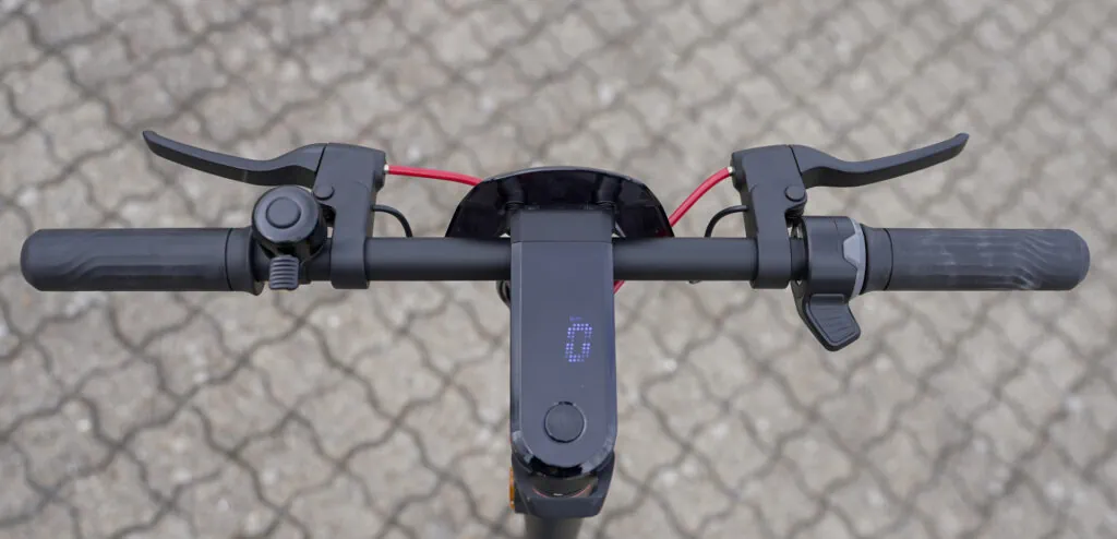 NIU KQi3 Max Review: Gold Standard of Commuter Scooters 54 Cockpit on NIU KQi3 Max