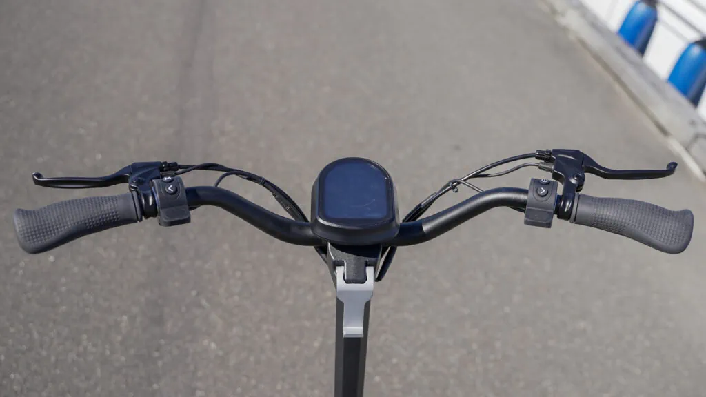 Apollo Phantom V3 Review: Premium Feel & Power 49 Cockpit on the Apollo Phantom V3