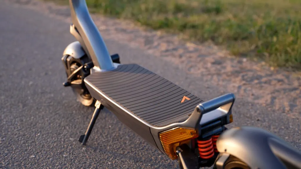 Apollo City Pro Review: My Favorite Dual-Motor Commuter 38 Deck on Apollo City Pro 2022