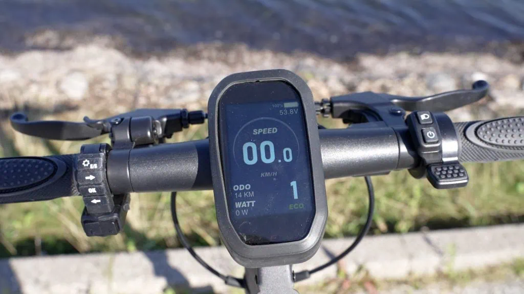 Vmax VX2 Hub Review: The Performance King of Commuters 24 Display on Vmax VX2 Hub