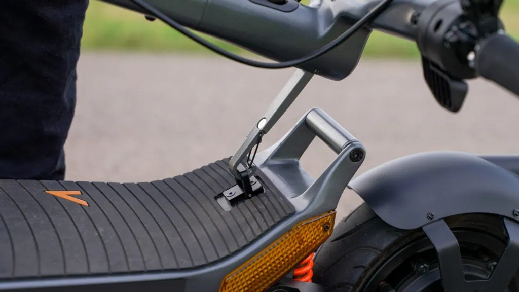 Apollo City Pro Review: My Favorite Dual-Motor Commuter 32 Folding latch hooked on the Apollo City Pro 2023