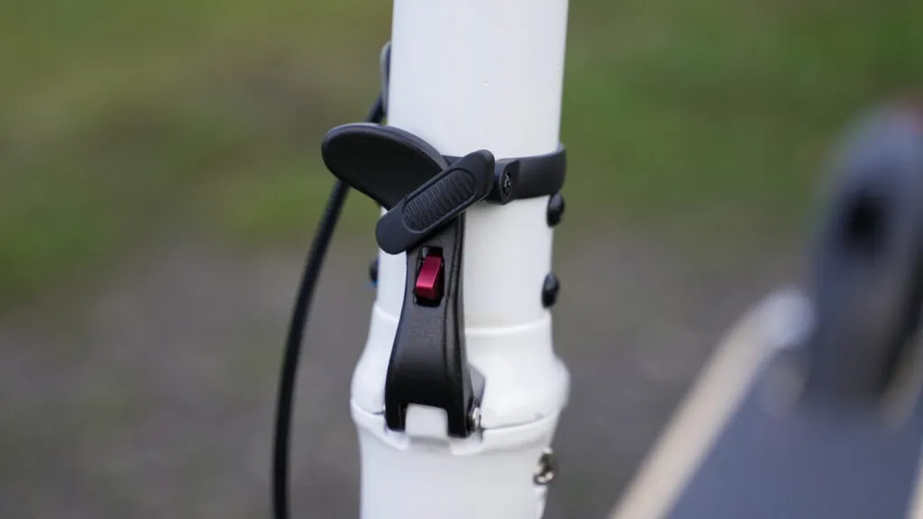 Fluid CityRider Review: Light Weight, High Value 54 Folding mechanism on Fluid CityRider