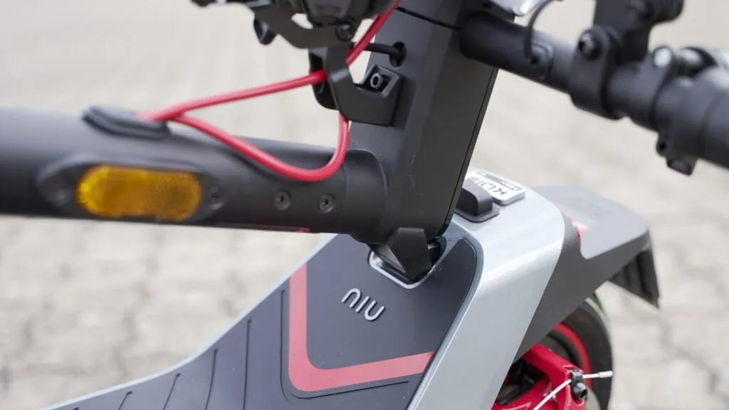 NIU KQi3 Max Review: Gold Standard of Commuter Scooters 60 Folding point on the NIU KQi3 Max