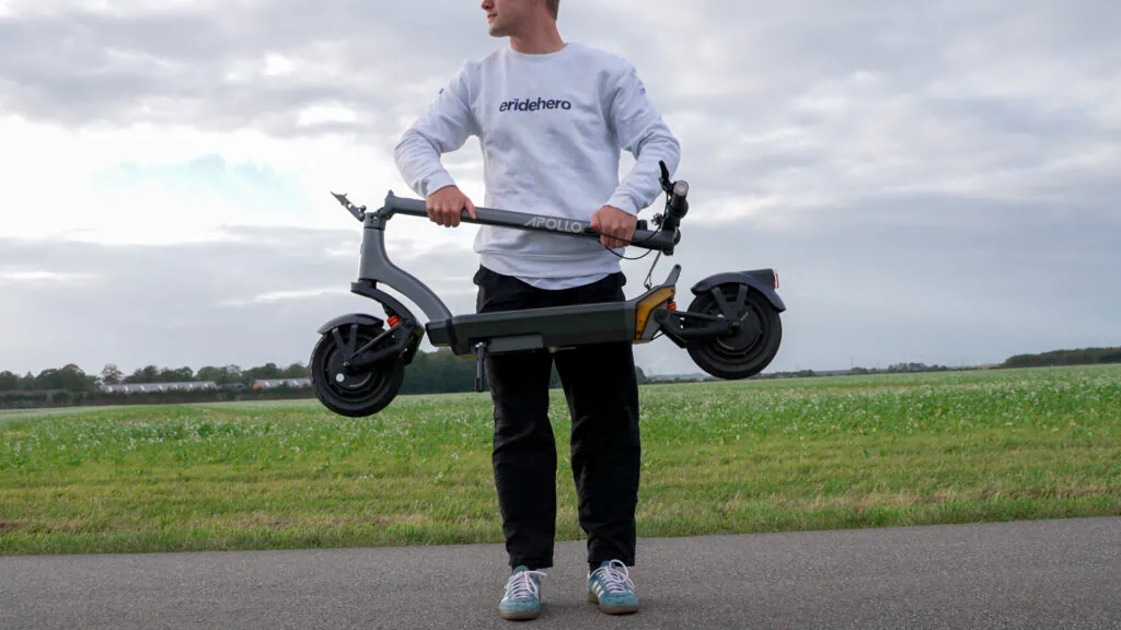 Apollo City Pro Review: My Favorite Dual-Motor Commuter 30 Lifting the Apollo City Pro