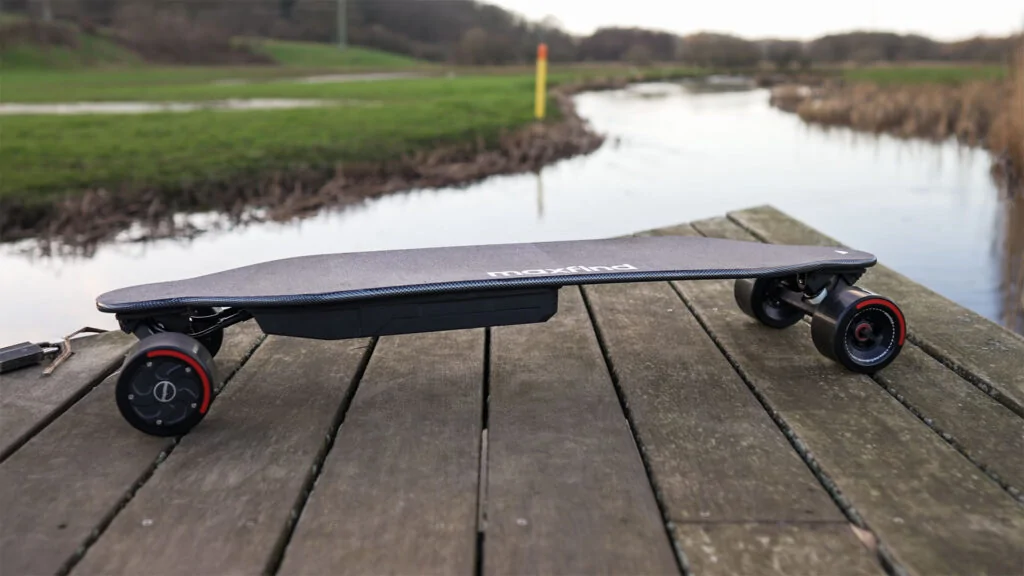 Maxfind Max4 Pro Review - An Innovative Lightweight Electric Skateboard 42 Maxfind Max4 Pro by the water