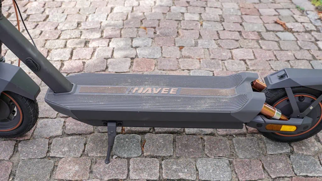 Navee GT3 Pro Review: The Best Budget Commuter Scooter 19 Navee GT3 Pro Deck