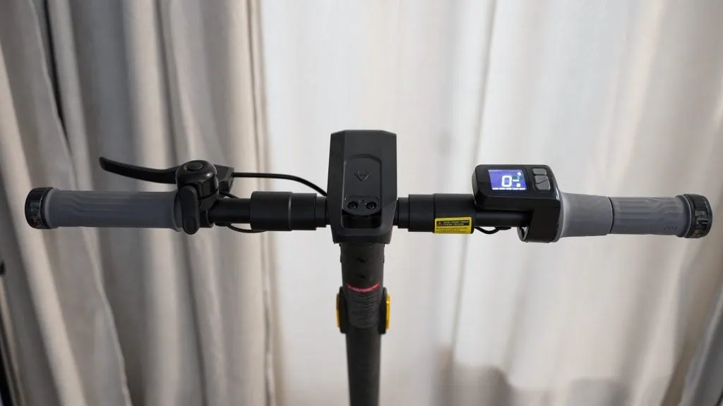 NIU KQi 100F Review: Exceptional Comfort and Portability Under $500 17 NIU KQI 100F handlebars and cockpit