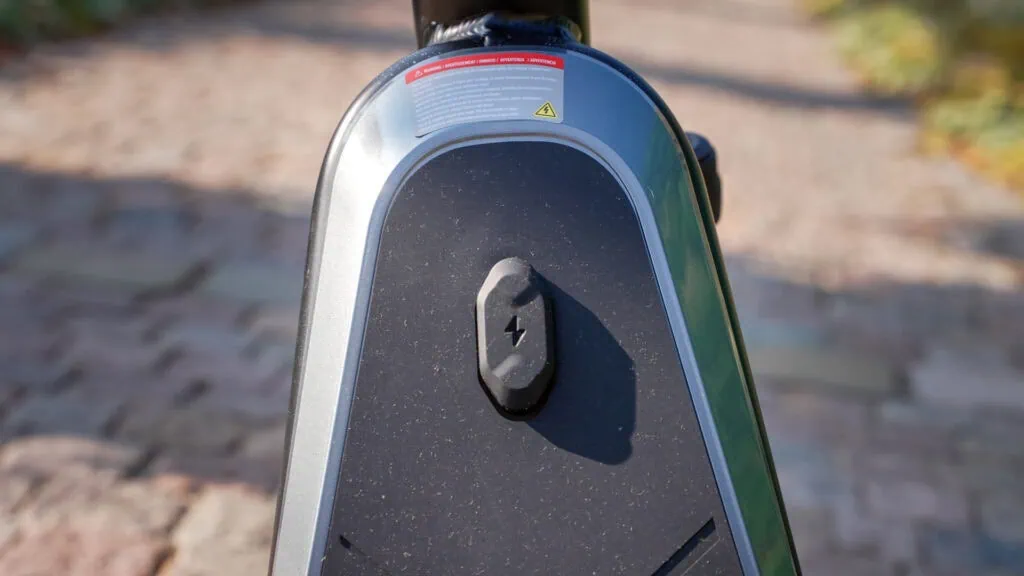 NIU KQi 300X Review: Rides Like a Dream, Built Like a Tank 16 NIU KQI 300X battery enclosure