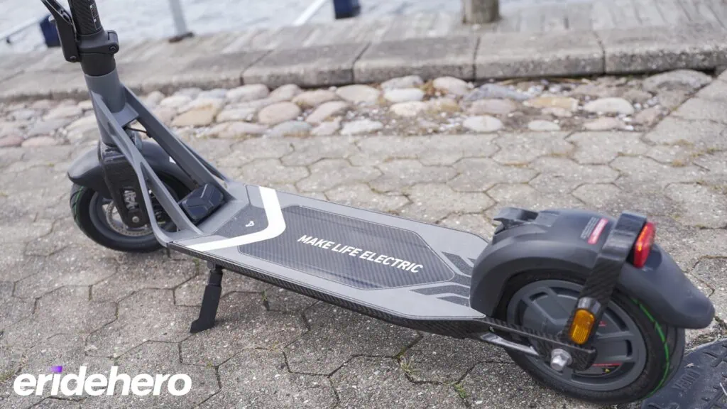 NIU KQi Air Review: The Holy Grail of Lightweight Scooters 33 NIU KQi Air deck closeup