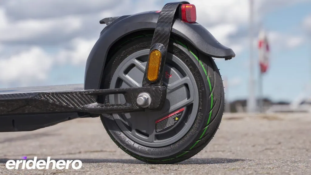 NIU KQi Air Review: The Holy Grail of Lightweight Scooters 26 NIU KQi Air motor
