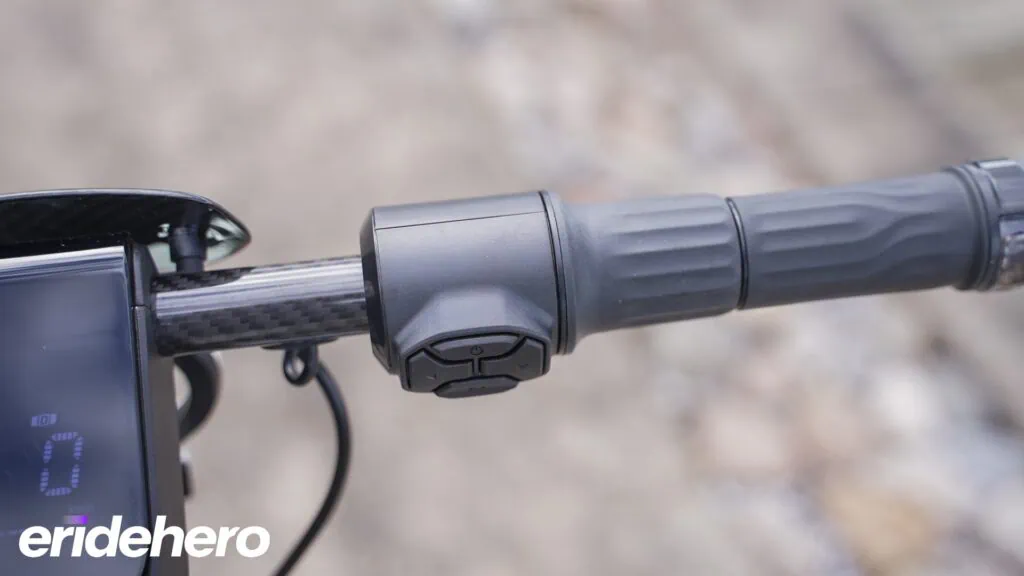 NIU KQi Air Review: The Holy Grail of Lightweight Scooters 35 NIU KQi Air throttle and buttons