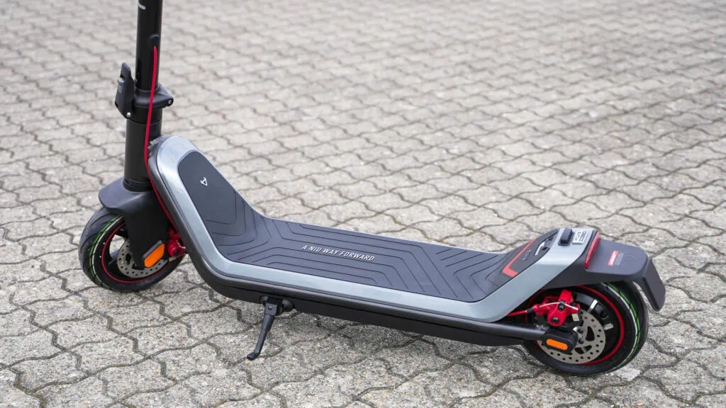 NIU KQi3 Max Review: Gold Standard of Commuter Scooters 70 NIU KQi3 Max