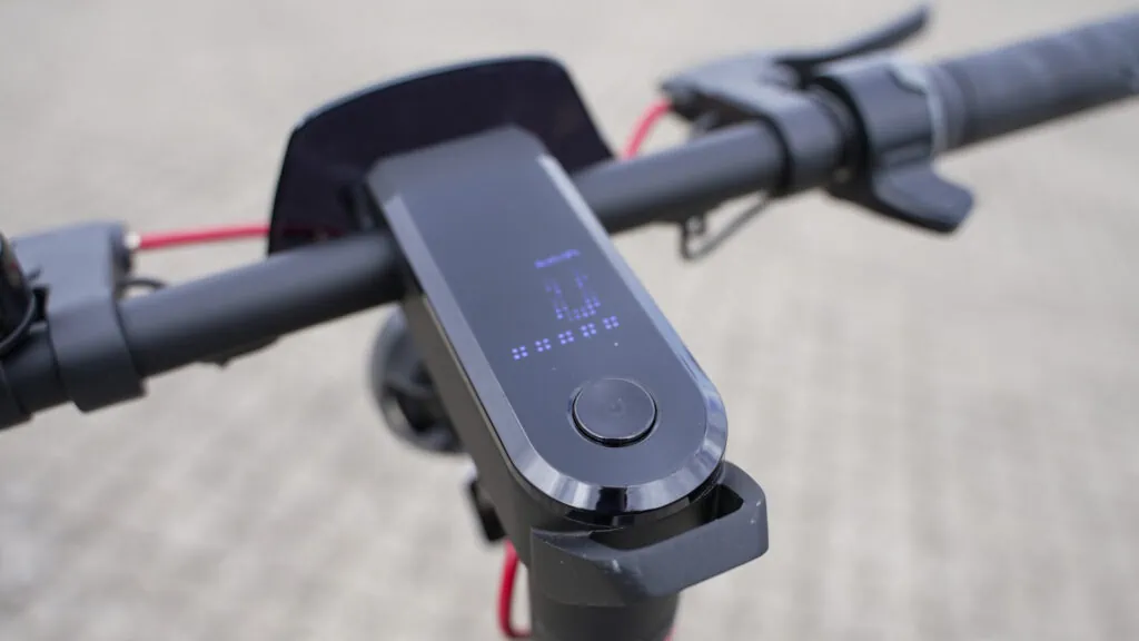 NIU KQi3 Max Review: Gold Standard of Commuter Scooters 57 NIU KQi3 Max dashboard