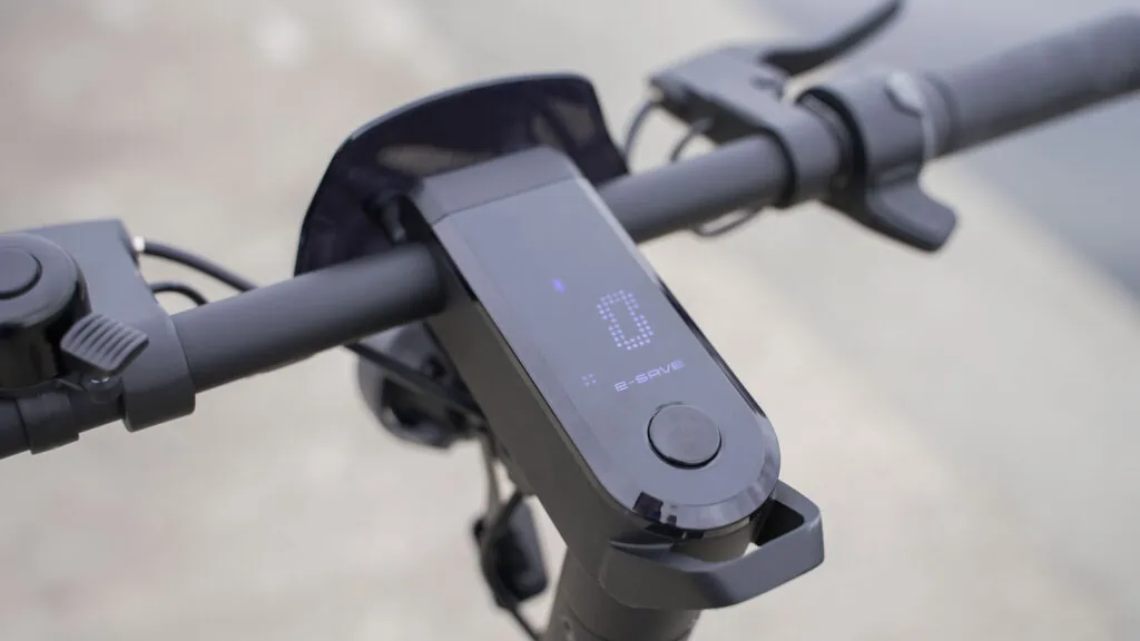 NIU KQi3 Pro Review: A Level-Up For Commuter Scooters 62 NIU KQi3 Pro display