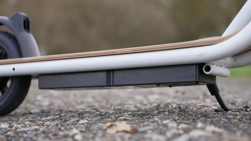 Fluid CityRider Review: Light Weight, High Value 38 Photo closeup of the battery compartment at the bottom side of the deck on the Fluid CityRider