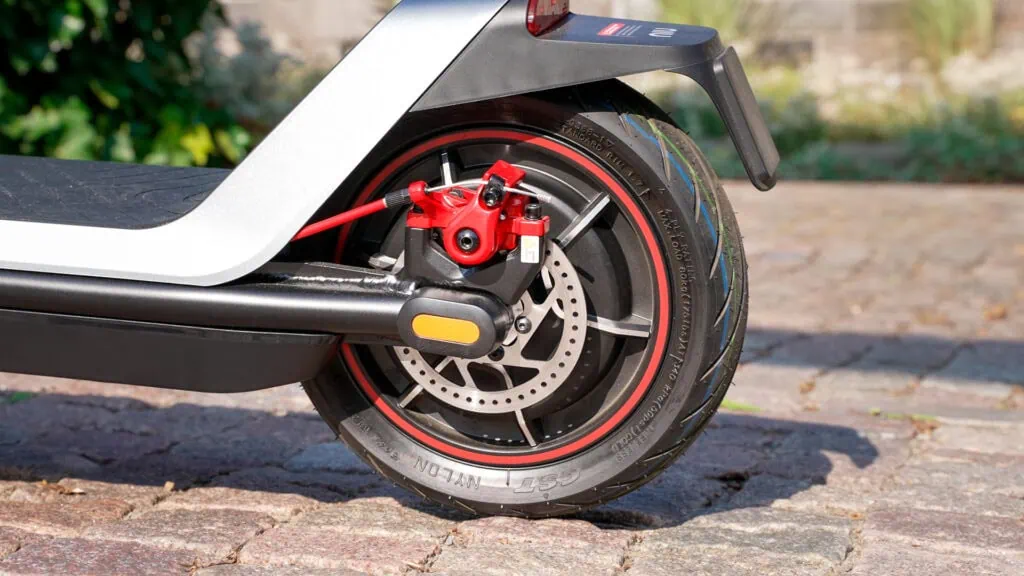 NIU KQi 300X Review: Rides Like a Dream, Built Like a Tank 14 Rear hub motor NIU KQi 300X