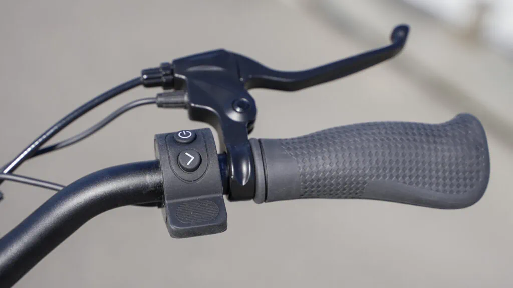 Apollo Phantom V3 Review: Premium Feel & Power 51 Thumb throttle and brake lever on Apollo Phantom V3