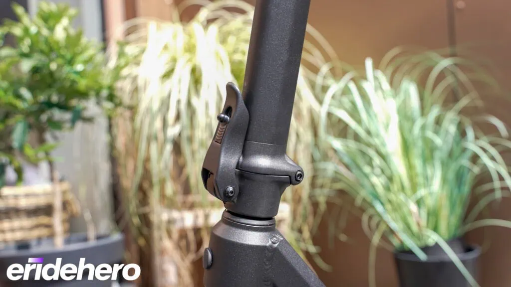 Vmax VX2 Pro Review: Longest Range under $1K 27 Vmax VX2 Pro folding mechanism