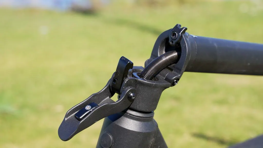 Vmax VX2 Hub Review: The Performance King of Commuters 29 VX2 hub folding mechanism